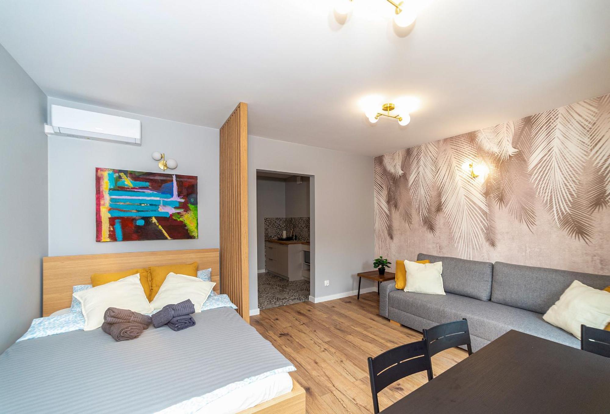 Host Wolczanska Lodz (Lodz)